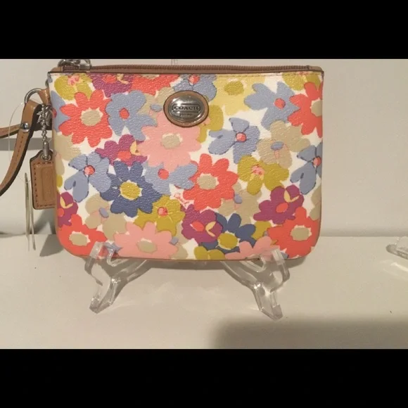 Retired NWT Peyton Floral Medium Wristlet - Picture 2 of 6